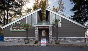 Jantzen Beach - Retail Store - Exterior
