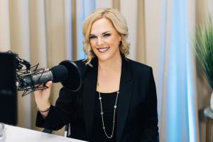 Erin Joy takes the mic in studio to discuss women's business topics on KMOX