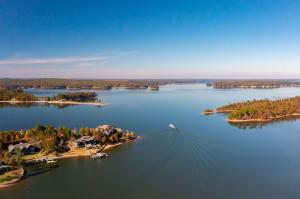 For lake property options across 33 states, visit www.lakehomes.com.