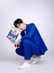 South Korean K-pop artist poses with a bag of Mister Potato chips in Barbecue flavour