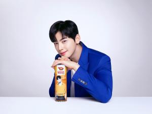 South Korean K-pop artist poses with a canister of Mister Potato chips in Hot & Spicy flavour