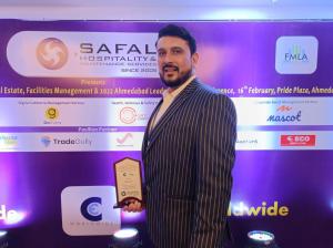 Jatin Joshi wins the leadership award under "Professional Excellence in Facilities Management & Workplace Management"