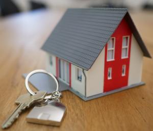 Hernando Fernandez notes some well-known advantages of investing in real estate