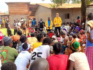 Rev. Samuel Richard Sembuya and Jan-Maarten Kruijt provide a seminar in a Jinja, Uganda, village.   