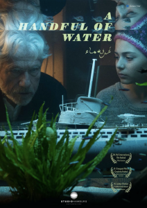 Jürgen Prochnow and Milena Pribak looking through an aquarium