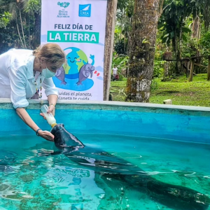 U.S. Ambassador Lisa Kenna Visits Amazon Rescue Center in Honor of Earth Day 2022