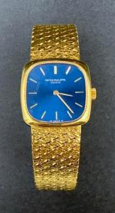 Ladies’ 18kt yellow gold Patek Philippe watch, bracelet form with a blue dial and a Patek Philippe stamp to the clasp (est. $1,000-$3,000).