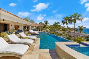 Casa Fish's large pool looks out over the Pacific Ocean.