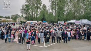 Friends and neighbors crowd for a group picture at the Church Of Christ’s chapel compound in Burnaby, British Columbia on May 1, 2022. This was one of the lead-up events to the “My Countrymen, My Brethren” held on May 9 to reach out to families and indivi