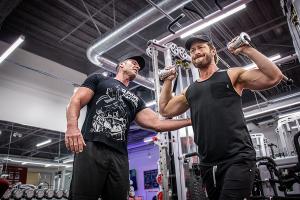 Hollywood star Glen Powell training with Ultimate Performance CEO Nick Mitchell
