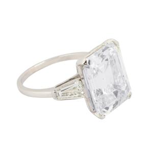 Dazzling 9.22-carat platinum emerald cut diamond ring with VS2 clarity and two baguette shoulder stones (est. CA$70,000-$80,000).