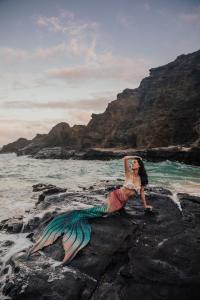 Actress-Model Isabelle Du, a mermaid in Hawaiian paradise (photo by Carol Oliva)