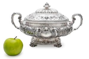 Gorham repousse two-handled silver tureen in the “Tudor” pattern, created for the 1900 Exposition Universelle in Paris, 80.325 ozt. (est. $8,000-$12,000).
