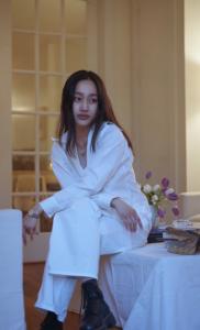 In the artistic scenario of NYC, pekaboo shines with its own light, the artistic space masterfully directed by Lulu Rong