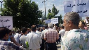 Retirees and pensioners of the Social Security Organization rallied in several cities on Sunday, June 12, for the sixth consecutive day, protesting the government’s lack of response to their outstanding demands regarding low wages and poor living conditions.