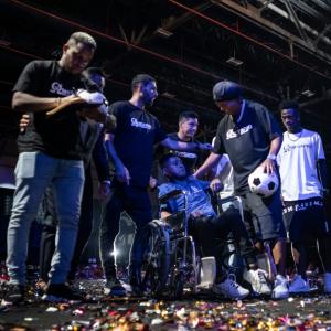 Ronaldinho, Farfán, Vinicius Jr greet a specially abled fan on stage with a signed ball