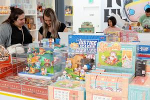 Pop Mart opens its first pop-up store in the US; Art toys are poised to be the new trend