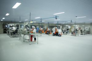 Photo of EPS Global facility in Manaus with automatic handlers for high volume programming
