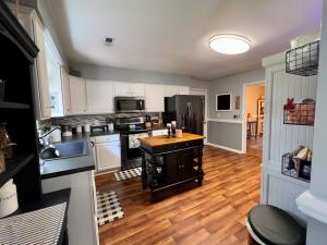 3 BR/3 BA ranch/rambler style home on 1.68 +/- acres in the Glen Arden development -- Fully finished basement w/kitchenette & full bath (ideal for in-law suite) -- Several recent upgrades  --  Only a short drive to Fredericksburg & Charlottesville, VA!!