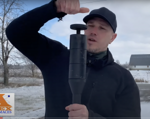 Mark Wildman showing the simplicity of how the Adex Clubs change weight by hand without the use of tools