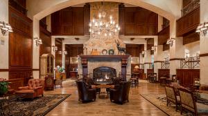 The Houstonian Hotel's Great Room Lobby has been welcoming guests from around the world for over 4o years.