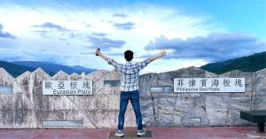 a man standing between the two plates of Taiwan