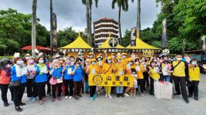 Scientology Volunteer Ministers bring their bright yellow tent to cities throughout Taiwan to share their How to Stay Well campaign with local communities.