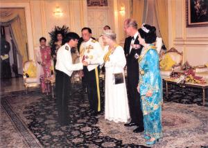 Dato Sri Ang Lai Soon of Sarawak presented to Queen Elizabeth II, greatest supporter of charities & Prince Phillip. Ex Malaysian King & Queen looked on. In a troubled world, leader with impeccable character is a great asset. SOME NATIONS'S NEW YEAR WISH?