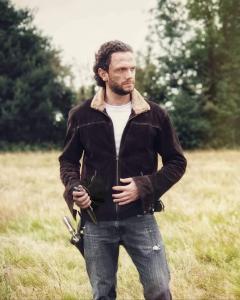 Want a suede leather jacket that looks like what Rick Grimes wears in The Walking Dead? https://www.ebay.com/itm/112269860595