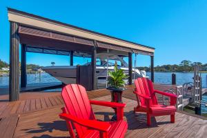 230 feet of gorgeous waterfront on Bayou Texar in Pensacola