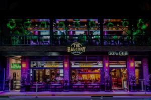 This is an image of the exterior of Bo's Pub, The Balcony, and The Hidden Garden on Las Olas Blvd in the heart of downtown Fort Lauderdale.