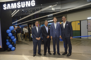 Manohar Punjabi, Executive Director, Jackys Group; Jacky Panjabi, Managing Director, Jackys Group; Seong Hyun Lee, President of Samsung Gulf Electronics and Ashish Panjabi, COO, Jacky's Group at the store opening