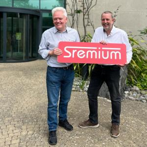 Press photo of Jim Moore, Co-Founder and CEO; Sean O'Dwyer, Co-Founder and CIO. Both are holding a Sremium logo board.