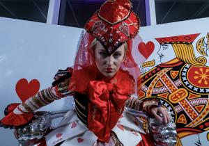 Queen of Hearts leaning forwards