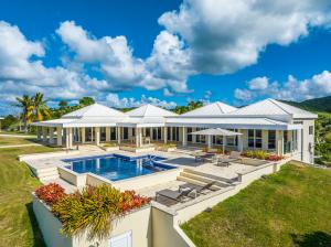 Three houses, two pools, and endless entertainment space