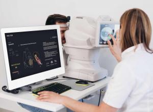 Technician takes scan of patient's retina; AI analysis can detect heart and kidney disease