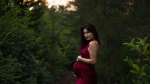 Pregnant Mother, Alysia Marlow Tengan, poses for Maternity Photographer Daniel Gallagher at St. Louis Heights, Oahu in 2018..