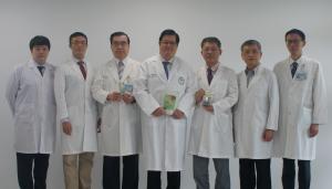 CMU Anti-COVID-19 Scientific Research Team Asst. Prof., Wei-Jan Wang. Shi-Chen Ou. Vice Dean, Po-Ren Hsueh. President, Mien-Chie Hung.  Director, Dept. of Chinese Medicine, Sheng-Teng Huang. Director, Division of Infect. Dis., Mao-Wang Ho Deputy Director Chiu-Lin Tsai.
