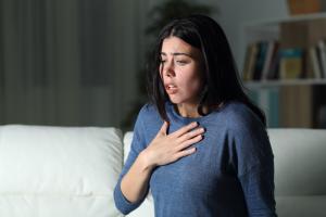 woman deals with symptoms of anxiety disorder