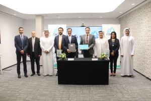 (5th from left) Massimo Falconi, CEO of Etihad Credit Insurance and (6th from left) Ramy Jallad, Group CEO of Ras Al Khaimah Economic Zone, with the representatives of ECI and RAKEZ during the signing ceremony