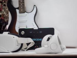 The prototype Meloscene SceneKey behind an Oculus 2 headset