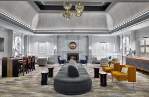 Guests of the Kimpton Monaco Denver are near the area’s most popular districts, including LoDo and RiNo, and within minutes of leading attractions.