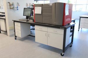 mobile workbenches and desks for researches