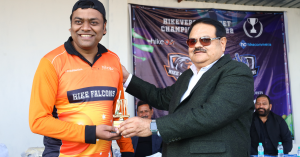 Ravindra Tyagi Ji distributing aware at Hikeverser cricket championship