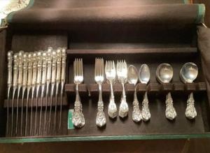 60-piece Reed & Barton flatware set in the Francis the 1st pattern, in a green zip-up box and fabric top, no monograms, in excellent pre-owned condition (est. $3,500-$8,000).