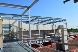 Pro-R Rectangle installed on the rooftop of a school. Pro-R utilizes KoolDuct to provide a lightweight, phenolic outdoor and indoor duct system
