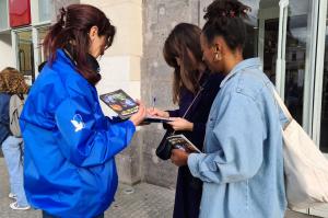 Throughout France, Scientologists are active in promoting the Universal Declaration of Human Rights. They collect signatures to mandate human rights education in schools.