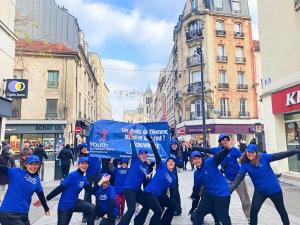 Scientology organized a flash mob in Saint-Denis calling attention to the 30 rights of the UDHR