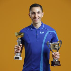 Yassine Ohid, aux côtés de ses trophées