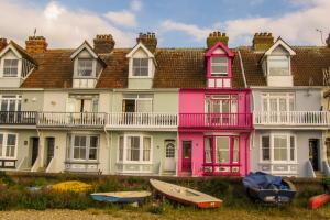 Colorful and Elegant Holiday apartments along the seaside promenade in Whitstable